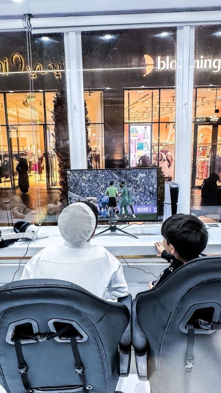 Mobile gaming truck event experience